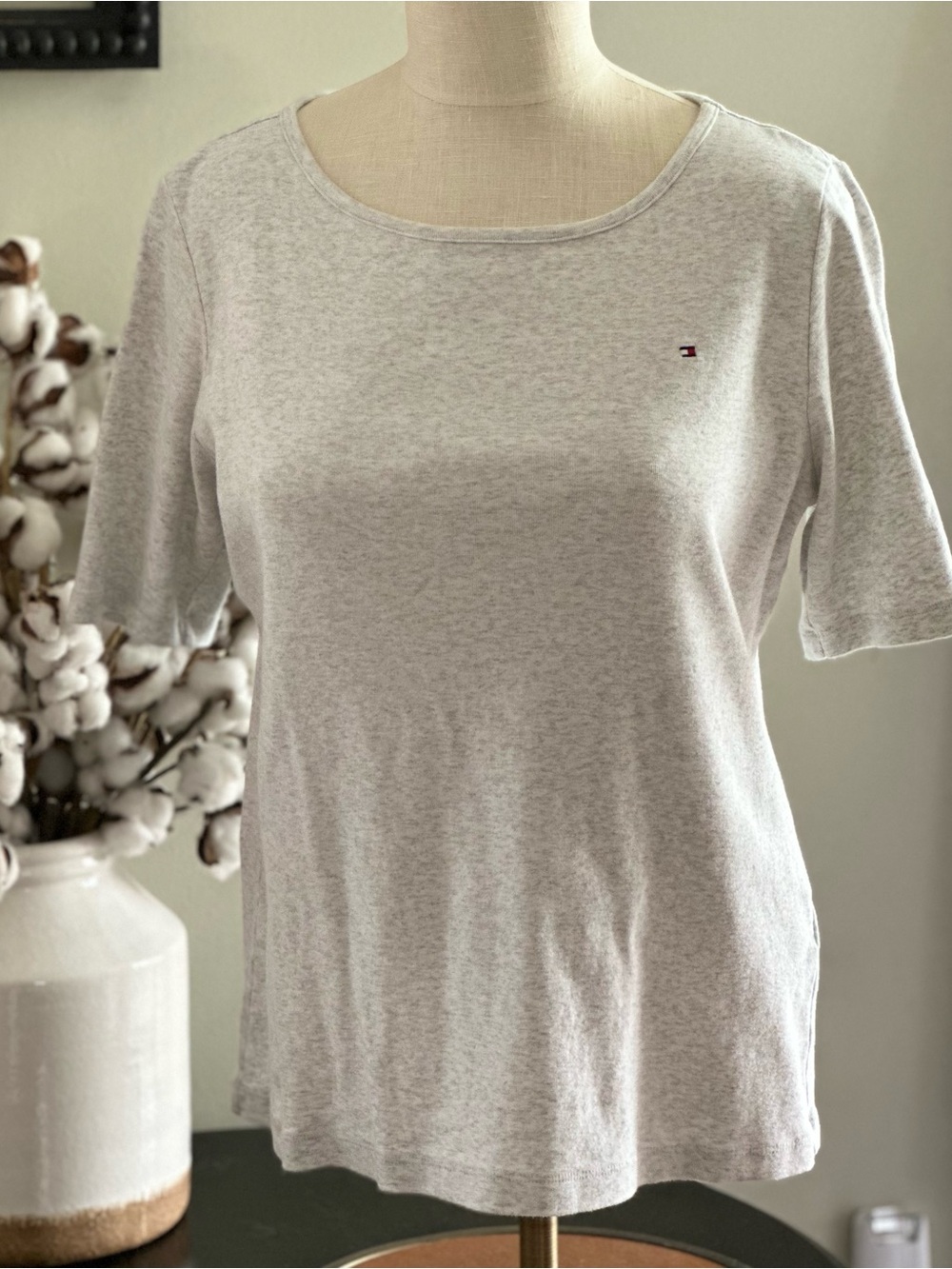 Tommy Hilfiger Light Gray Scoop Neck Short Sleeve Tee